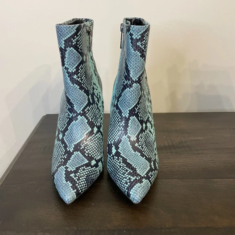 Gianni Bini Fawlie Aqua Teal Snake Leather Clear Flared‎ Heel Booties 7.5 NEW